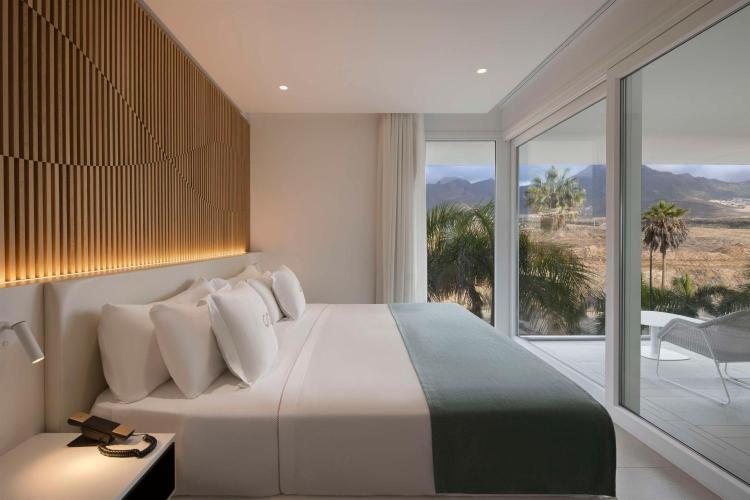 Royal Hideaway Corales Suites — Guest room
