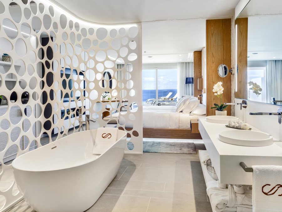 Royal Hideaway Corales Villas — Bathroom
