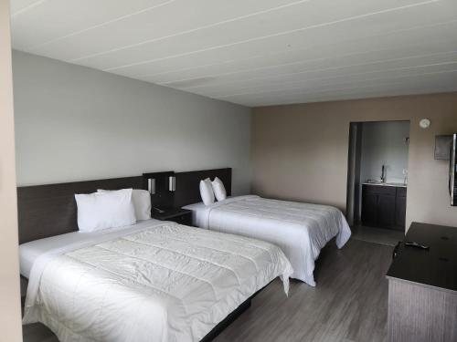 Royal Inn Indianapolis Speedway — Guest room