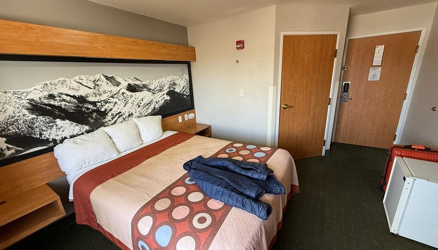 Royal Inn Midvale — Guest room