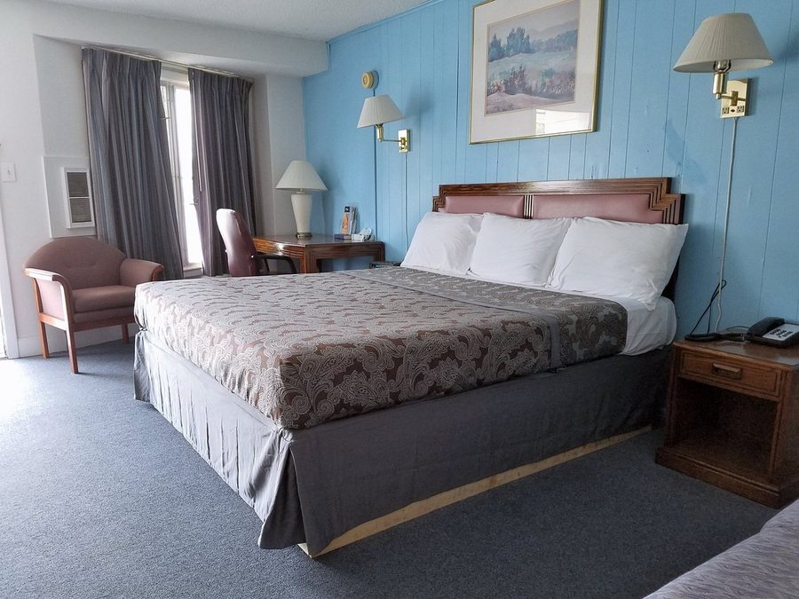 Royal Inn Motel — Guest room