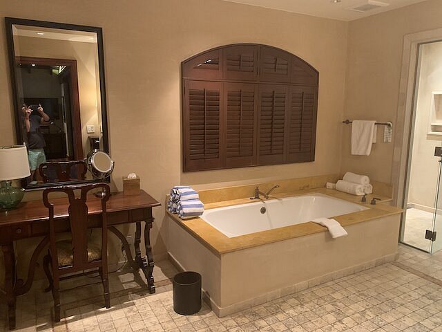 Royal Isabela — Bathroom