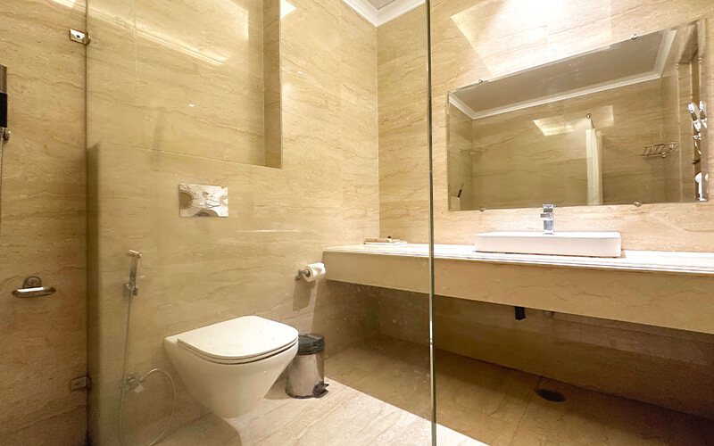 Royal Kingdom Sarovar Portico Pilibhit — Bathroom