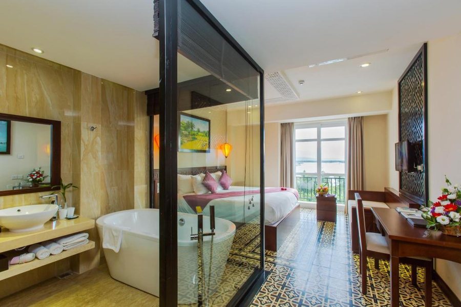 Royal Mansion Hoi An Hotel Spa — Bathroom