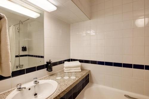 Royal National Hotel London England — Bathroom