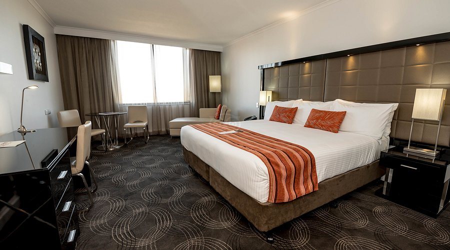 Royal On The Park Hotel — Guest room