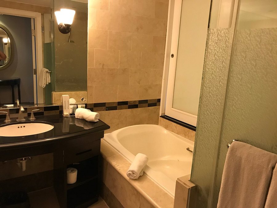 Royal Orchid Guam Hotel — Bathroom