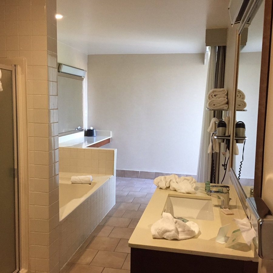 Royal Palace Westwood Los Angeles California — Bathroom