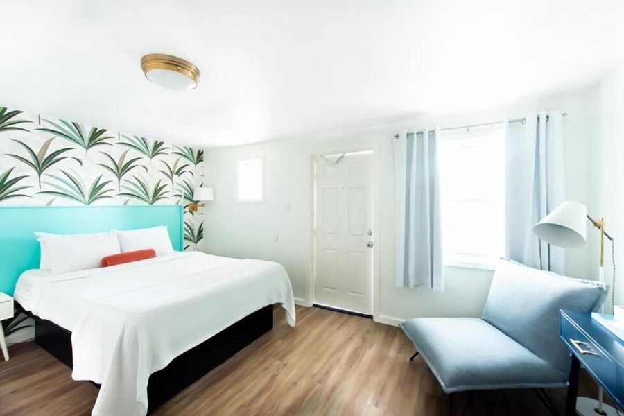 Royal Palms Motel — Guest room