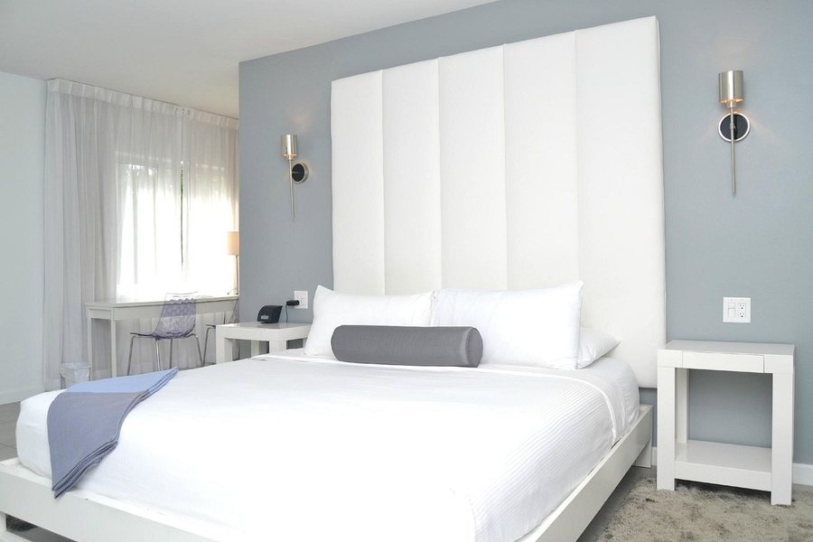 Royal Palms Resort Spa — Guest room