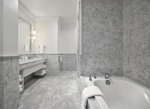 Royal Park Hotel — Bathroom