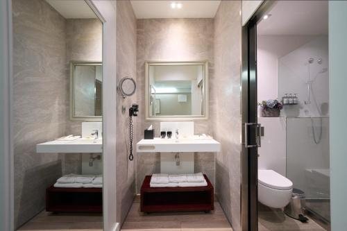 Royal Passeig de Gracia — Bathroom