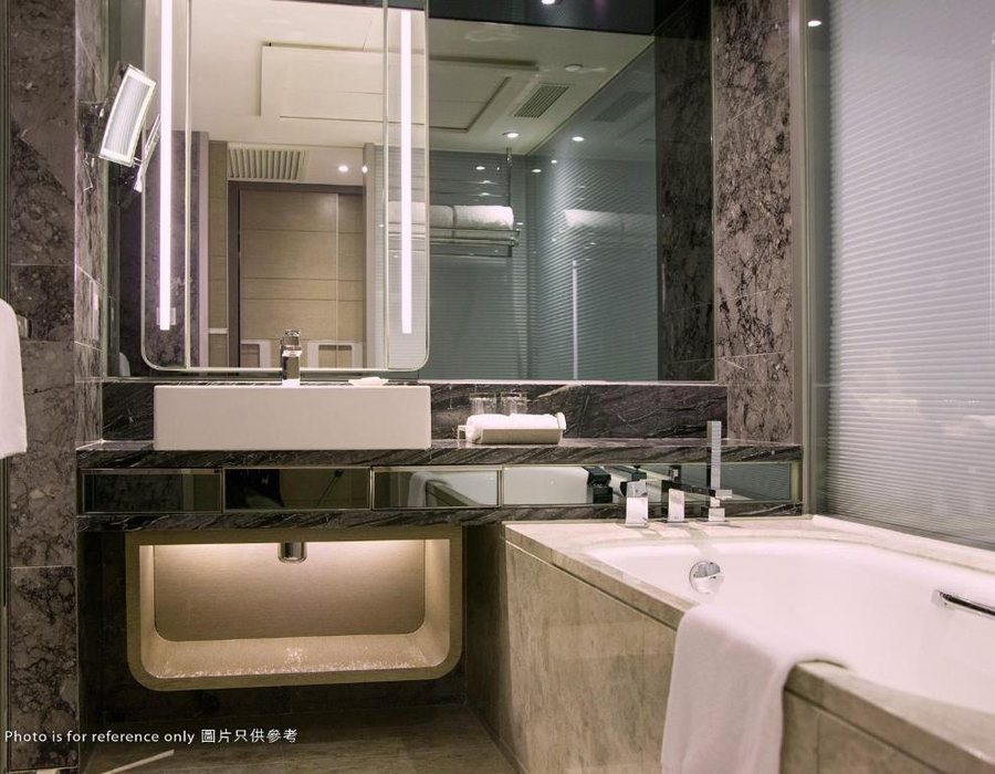 Royal Plaza Hotel Hong Kong — Bathroom