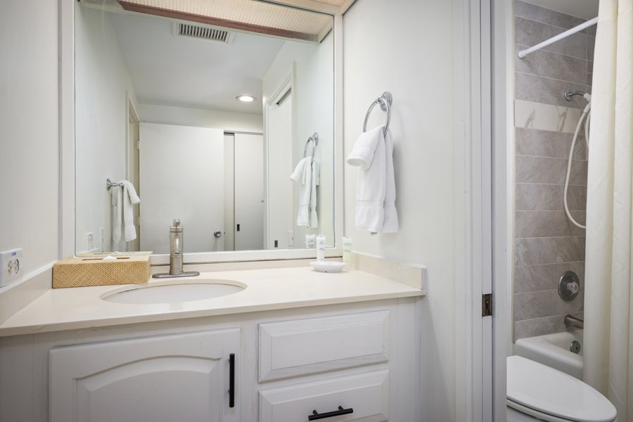 Royal Sea Cliff Kona By OUTRIGGER — Bathroom