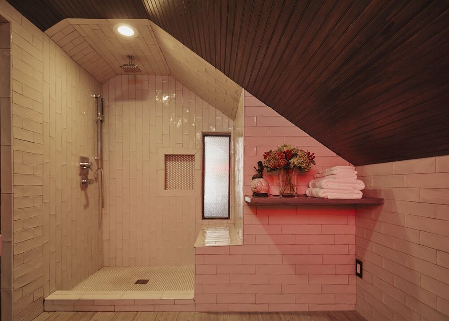 Royal Street Inn and R Bar — Bathroom