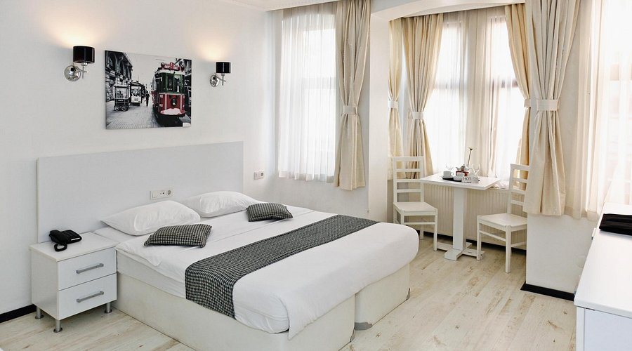 Royal Taksim Suites Istanbul — Guest room