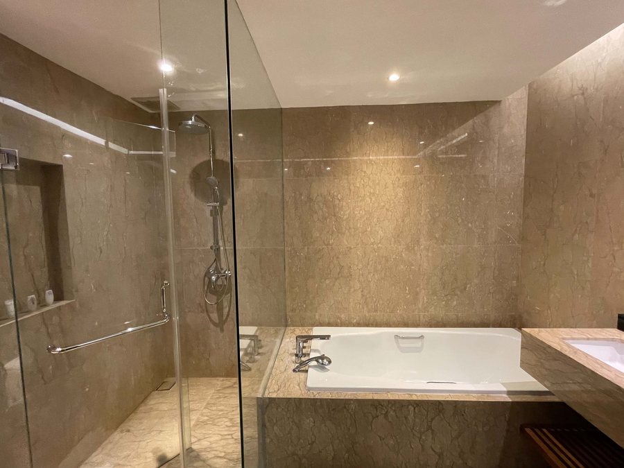 Royal Tulip Springhill Resort Jimbaran — Bathroom