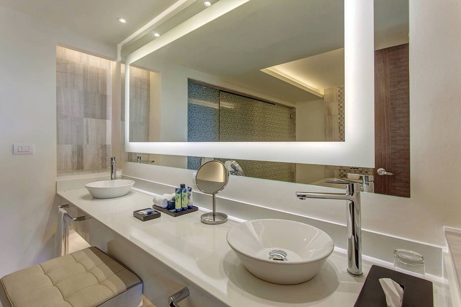 Royalton Bavaro An Autograph Collection All inclusive Resort Casino — Bathroom