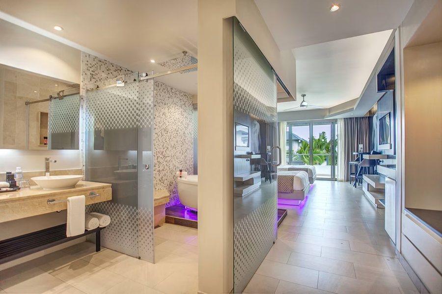 Royalton CHIC Punta Cana An Autograph Collection Resort Casino Adults Only — Bathroom