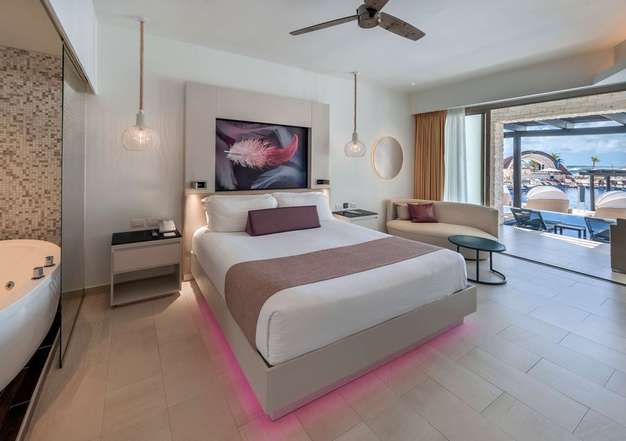 Royalton CHIC Punta Cana An Autograph Collection Resort Casino Adults Only — Guest room