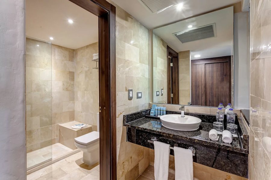 Royalton Punta Cana An Autograph Collection Resort Casino — Bathroom