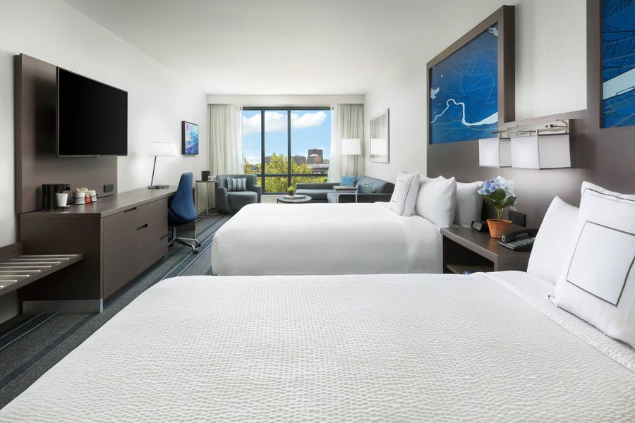 Royalton Suites — Guest room