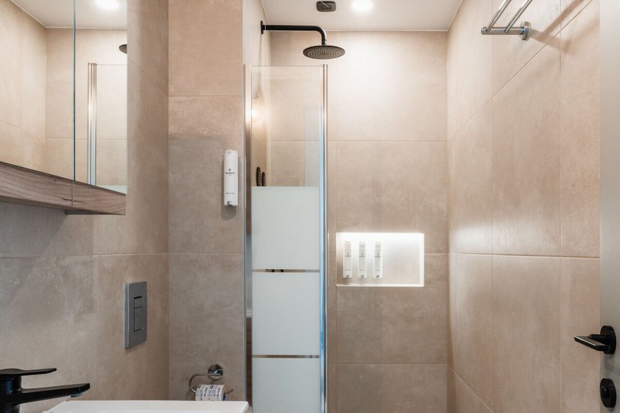 Royalty Suites Psyrri — Bathroom