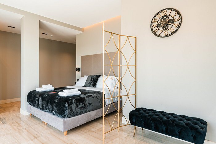 Royalty Suites Psyrri — Guest room