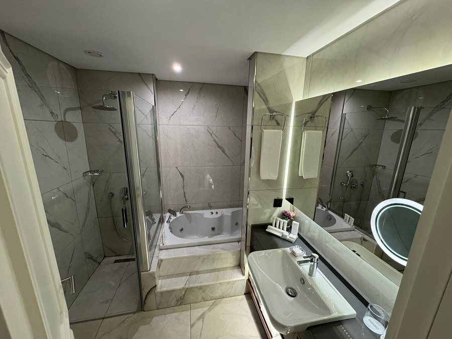 Royan Hotel Hagia Sophia Istanbul A Member Of Radisson Individuals Istanbul — Bathroom