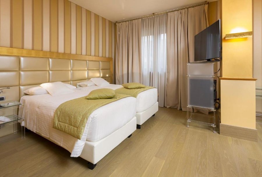 RUBENS HOTEL — Guest room