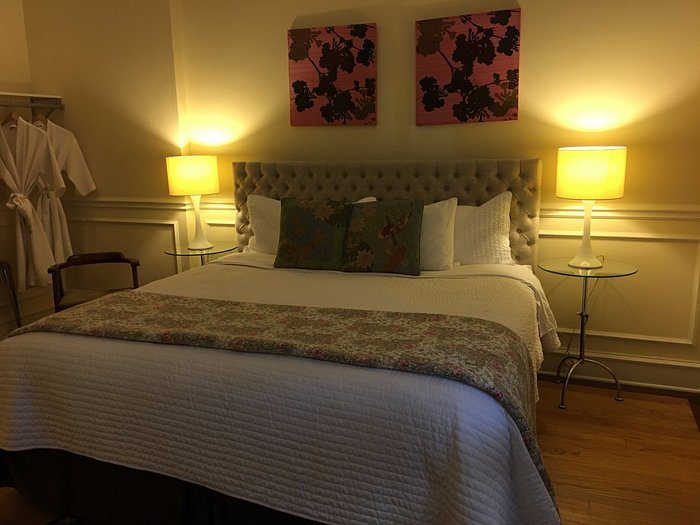 Ruby Room Chicago Illinois — Guest room