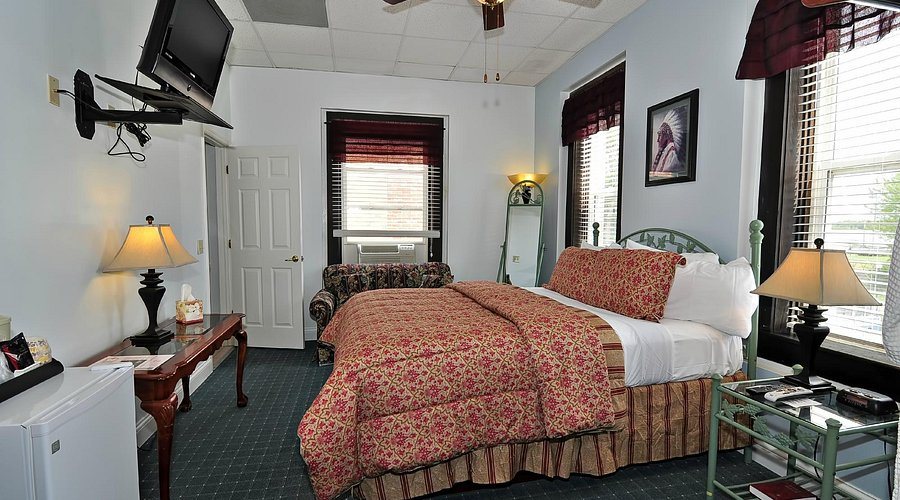 Ruebel Hotel — Guest room
