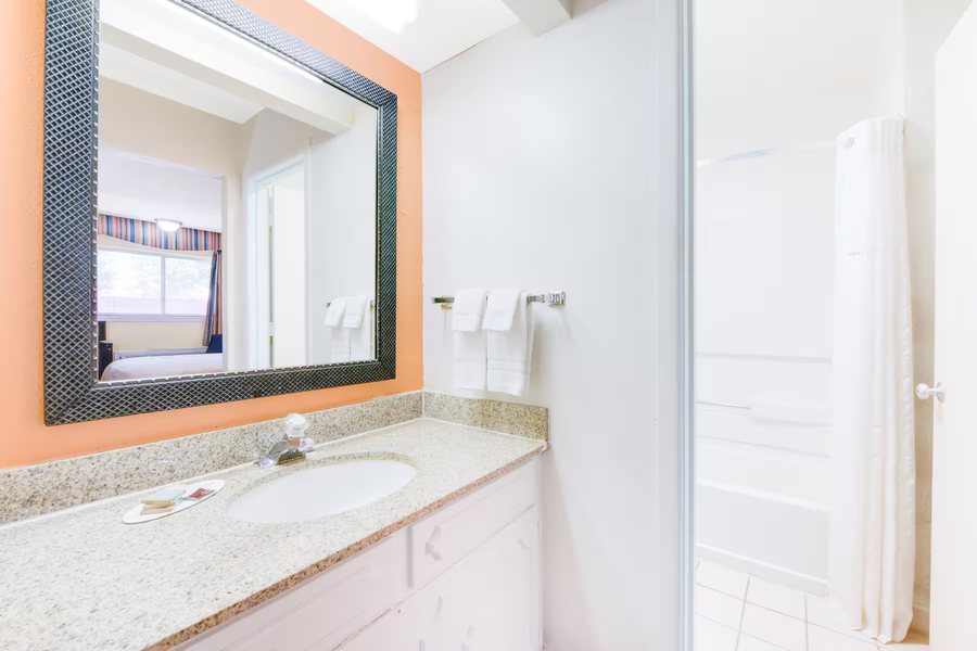 Ruidoso River Resort — Bathroom