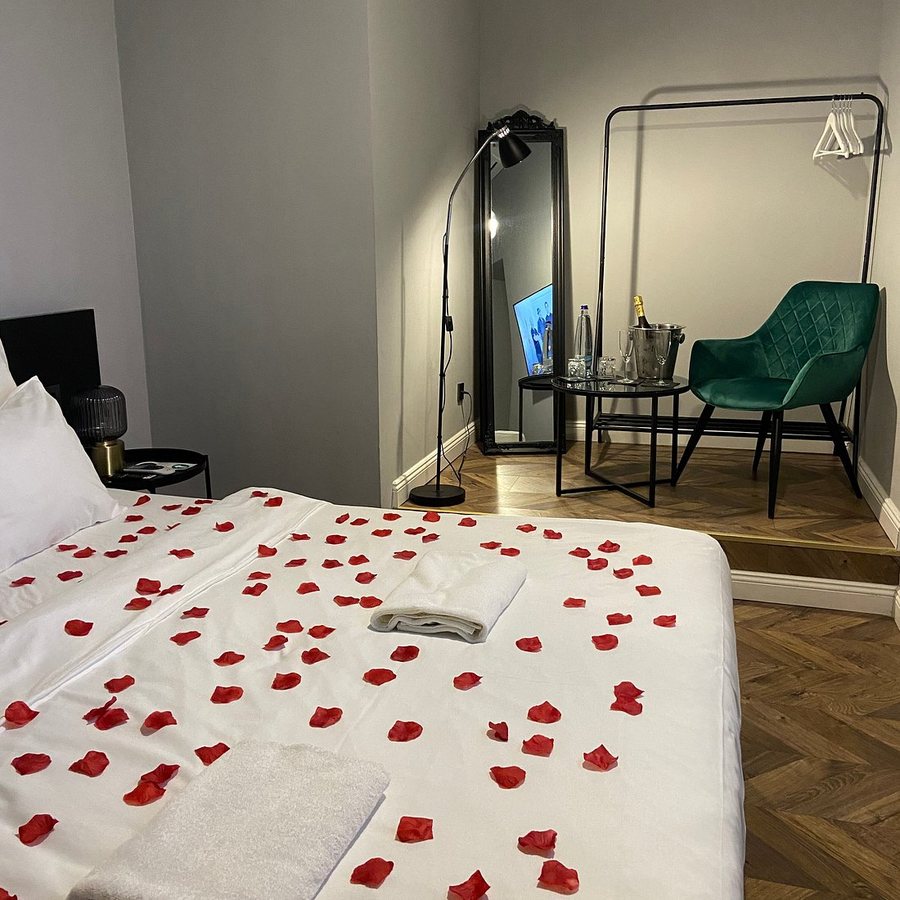 Rumor Rooms — Guest room