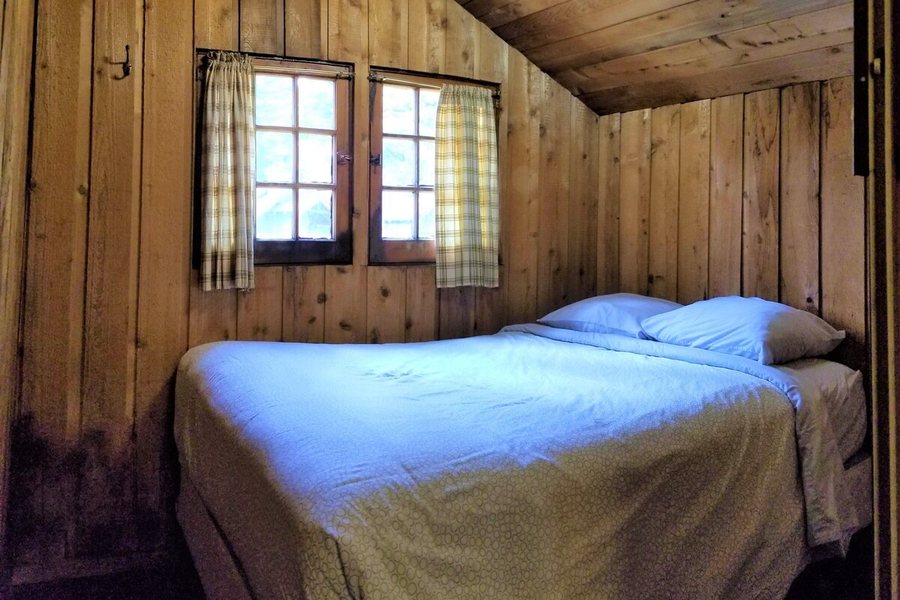 Rundle Chalets — Guest room