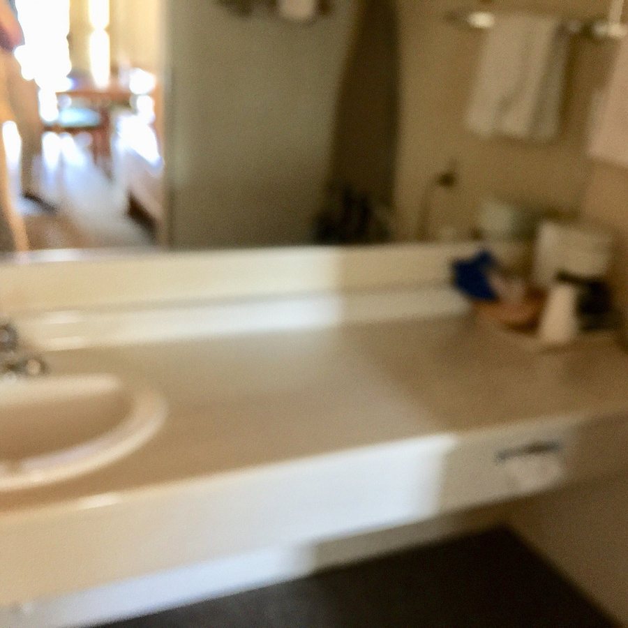Rustic Inn Motel — Bathroom