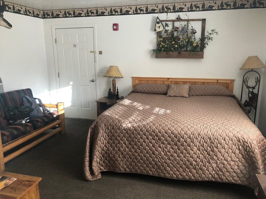Rustic Inn Motel — Guest room