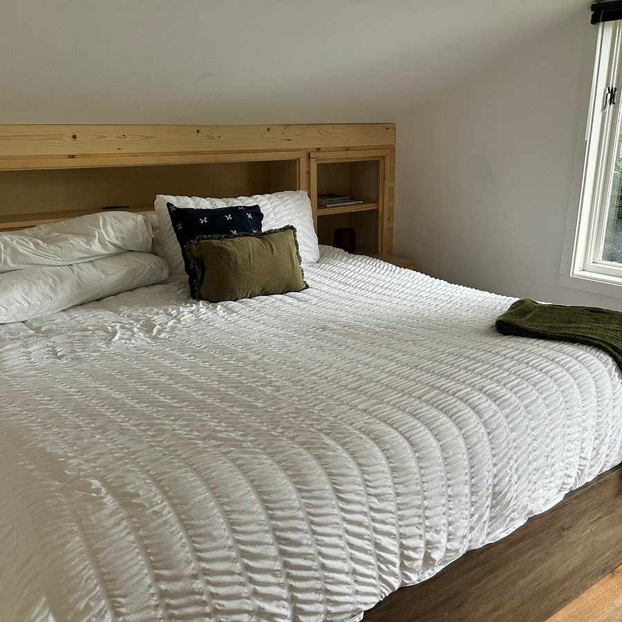 Rustic Roots Cabins — Guest room