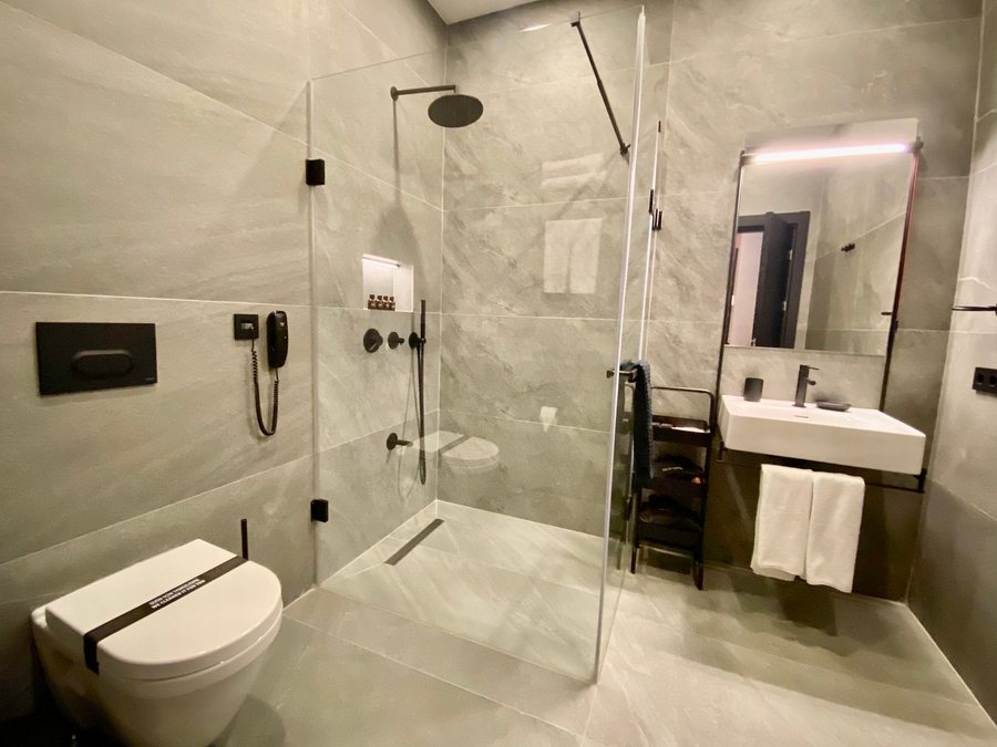 Ruz Hotels — Bathroom
