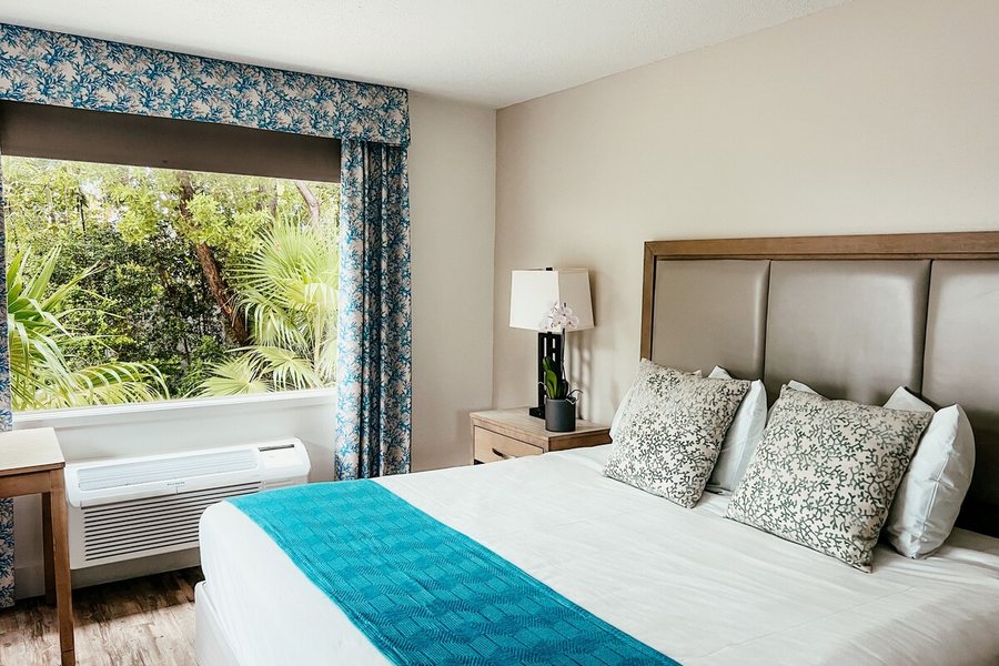 RV by the Sea Glamping in the Keys Sleeps 6 — Guest room