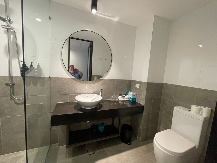 Rydges Fortitude Valley — Bathroom