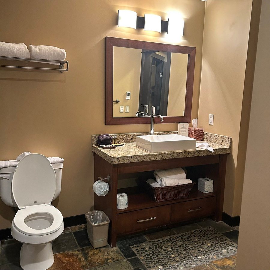 Rye Creek Lodge — Bathroom