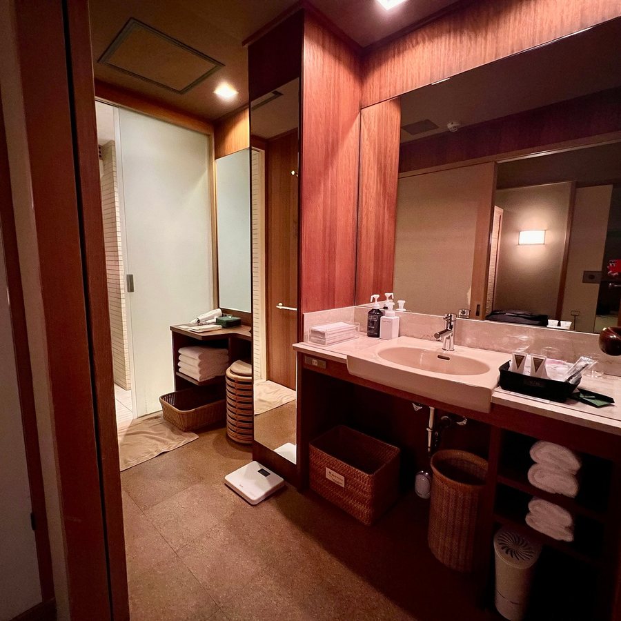 Ryokan Sawanoya — Bathroom