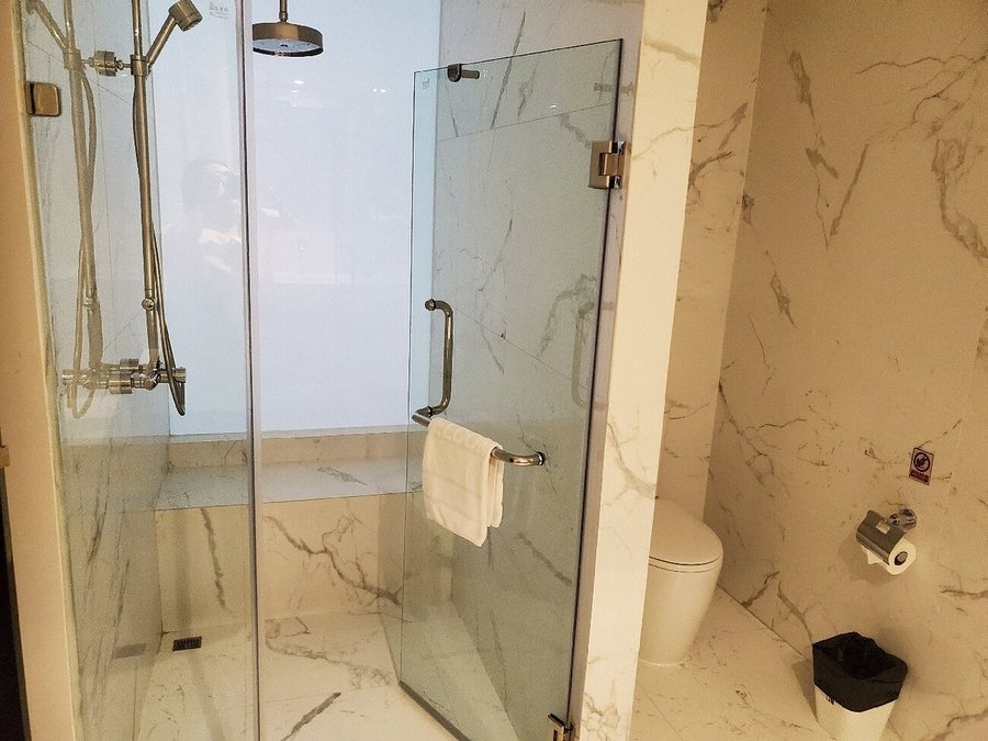 S Ram Leisure Hotel — Bathroom