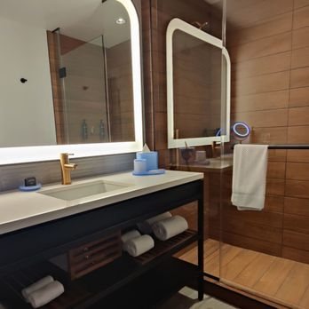 Sable at Navy Pier Chicago Curio Collection by Hilton Chicago Illinois — Bathroom