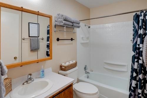 Sacajawea Inn — Bathroom