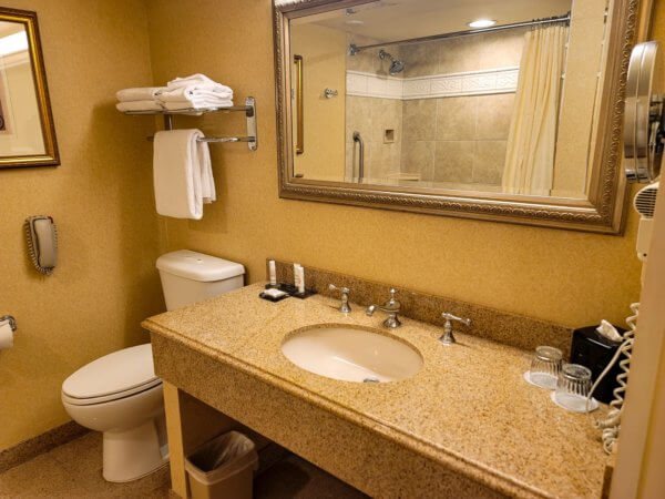 Sacramento Marriott Rancho Cordova — Bathroom