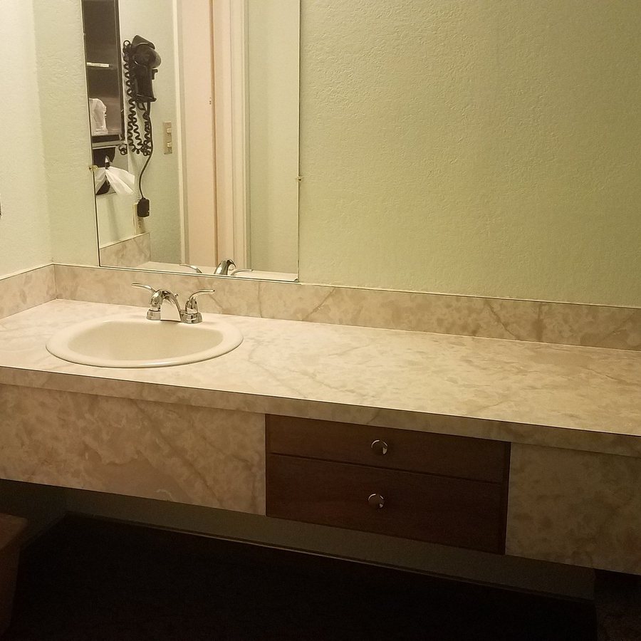 Safari Inn Limon Colorado — Bathroom
