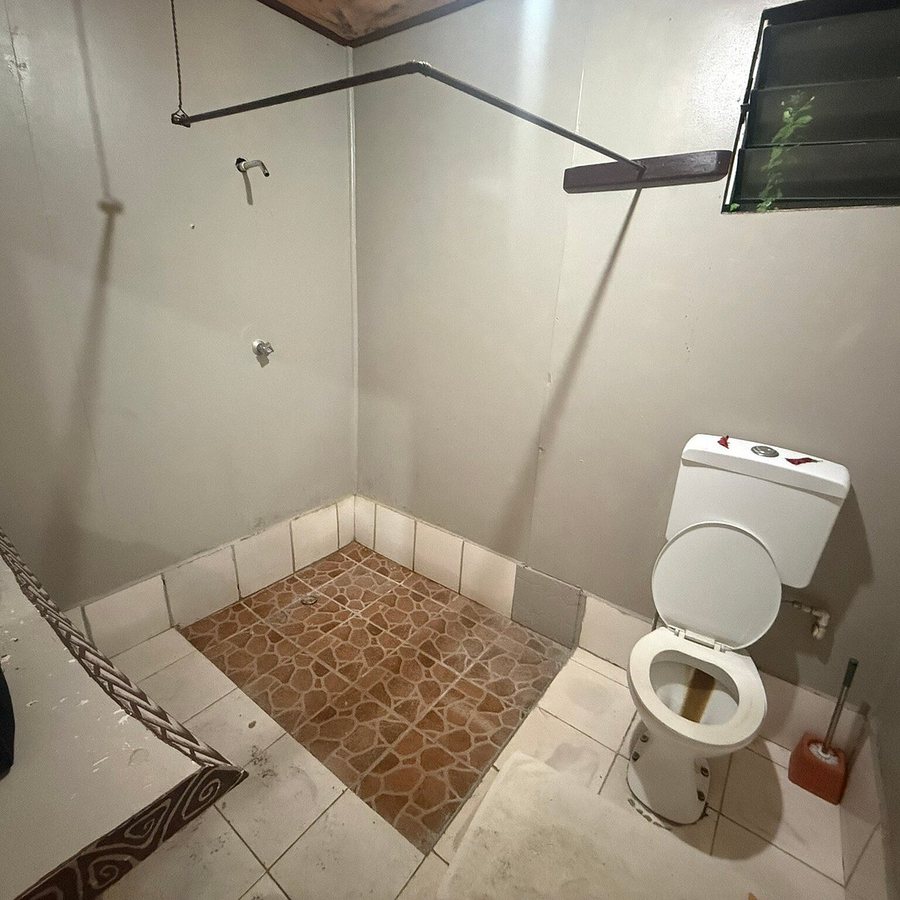 Safe Landing Eco lodge — Bathroom