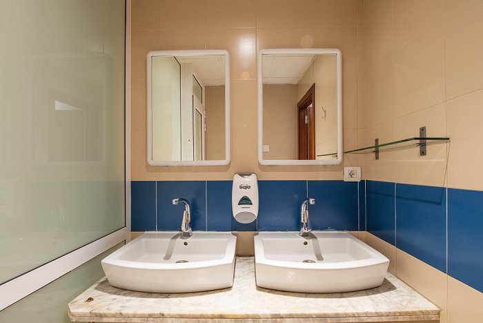 Safestay Barcelona Gothic Barcelona Catalonia — Bathroom